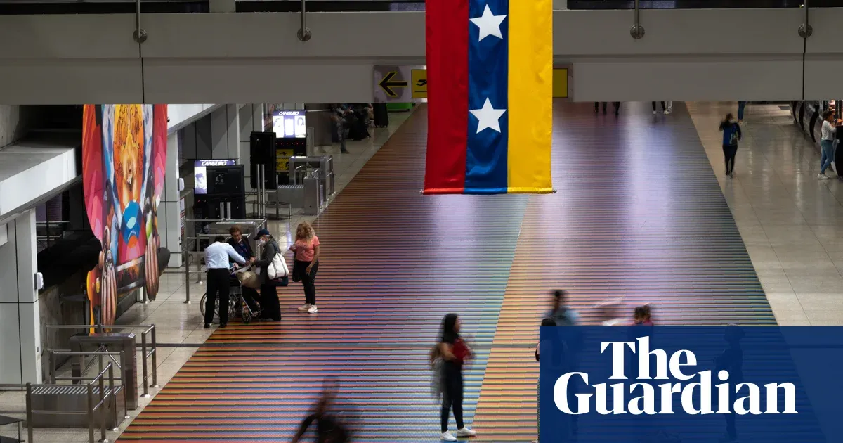 Trump orders immediate reopening of commercial airspace over Venezuela — I.guim.co.uk