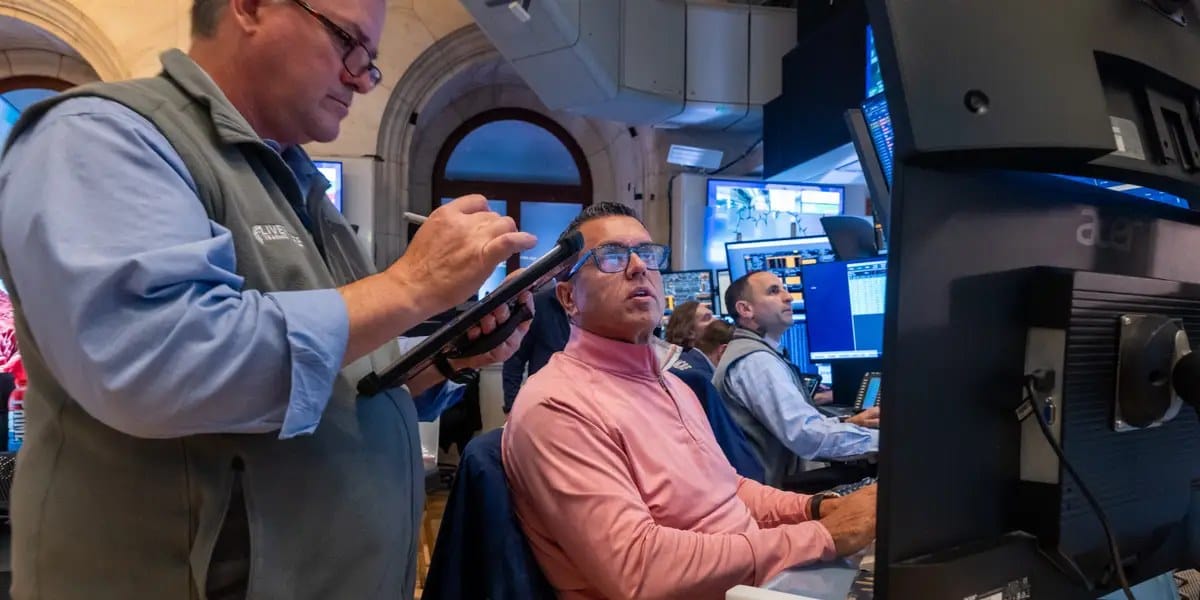 Microsoft plunge sends software stocks into bear market, drags S&P lower — I.insider.com