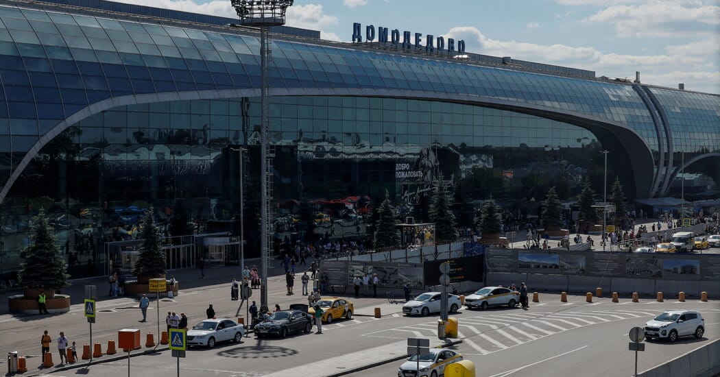 Domodedovo Airport sold at about half price to Kremlin-linked Sheremetyevo — Static01.nyt.com