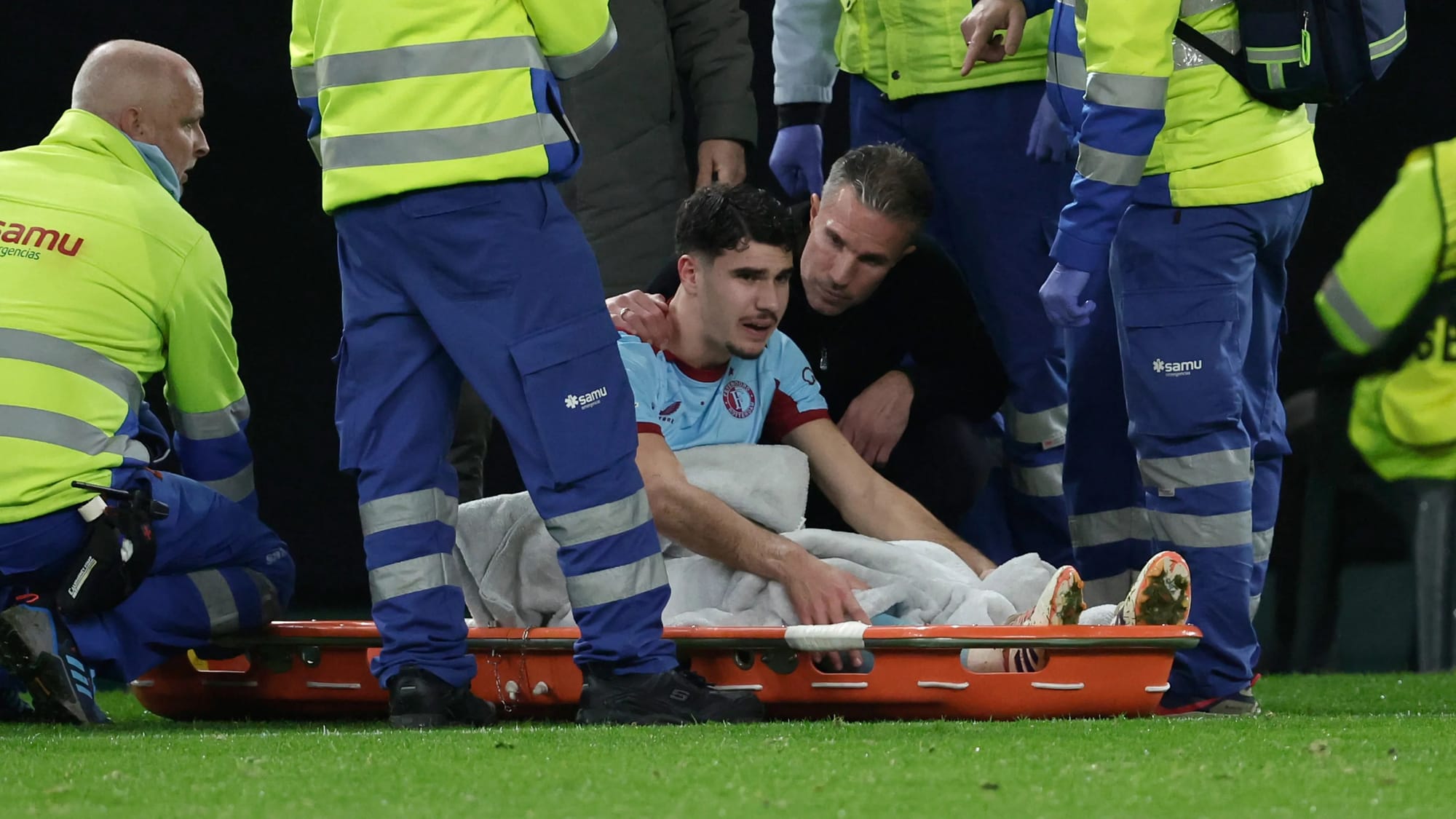 Robin van Persie: son Shaqueel suffers serious knee injury in Seville — Assets.goal.com