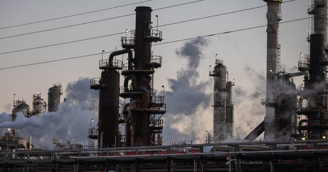 Chevron, Exxon report lowest annual profits as Chevron highlights Venezuela potential — Static01.nyt.com