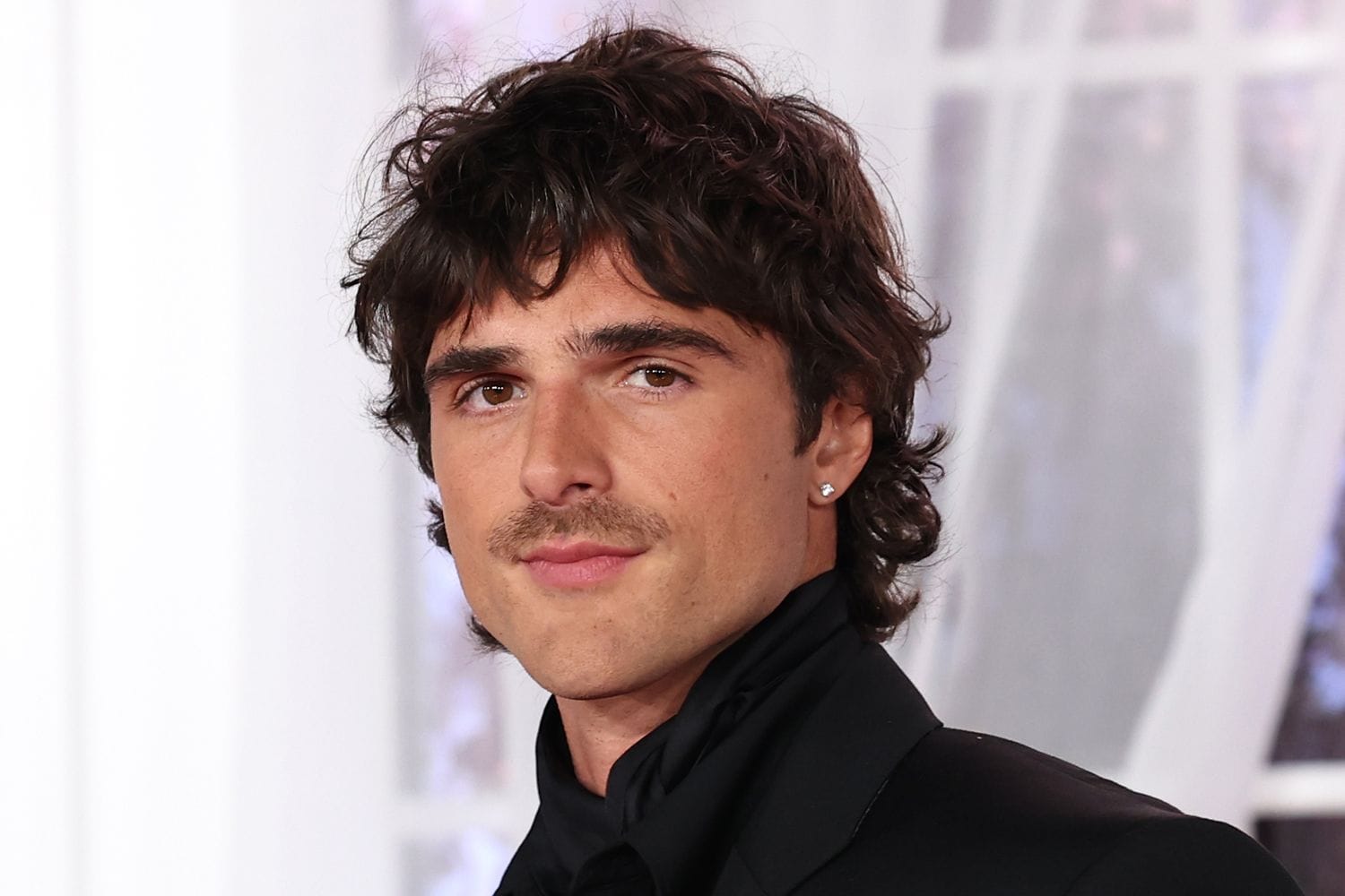 Jacob Elordi hospitalized after second-degree burn on Wuthering Heights set — People.com