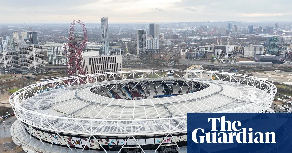West Ham bans season-ticket holder over oversized anti-board banner — I.guim.co.uk