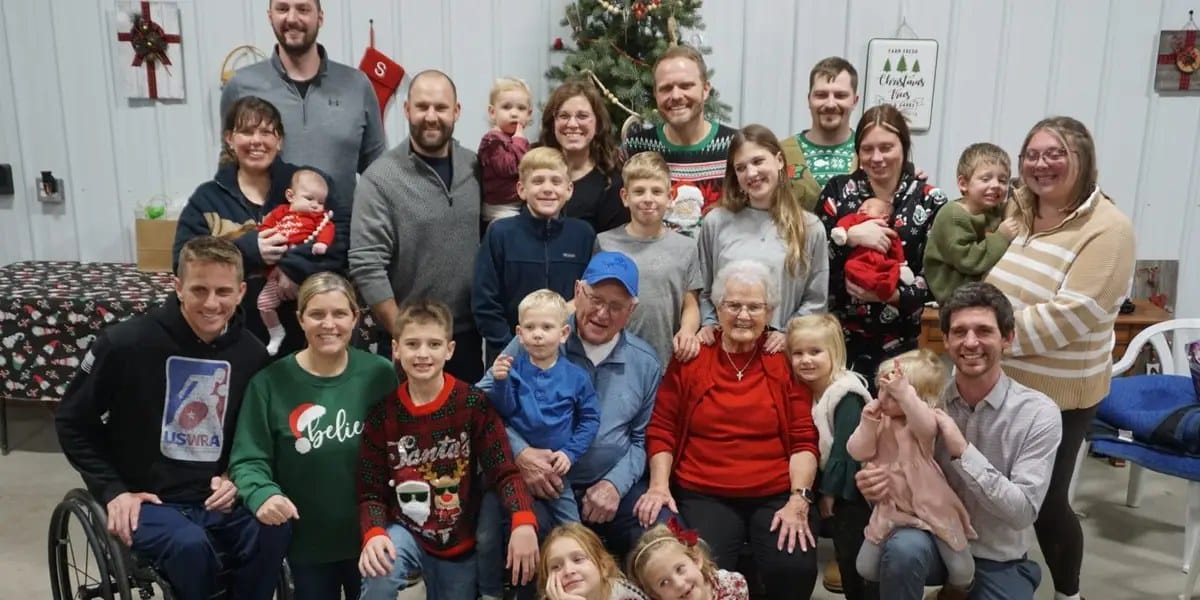 87- and 90-year-old great-grandparents babysit seven kids and host annual sleepovers — I.insider.com