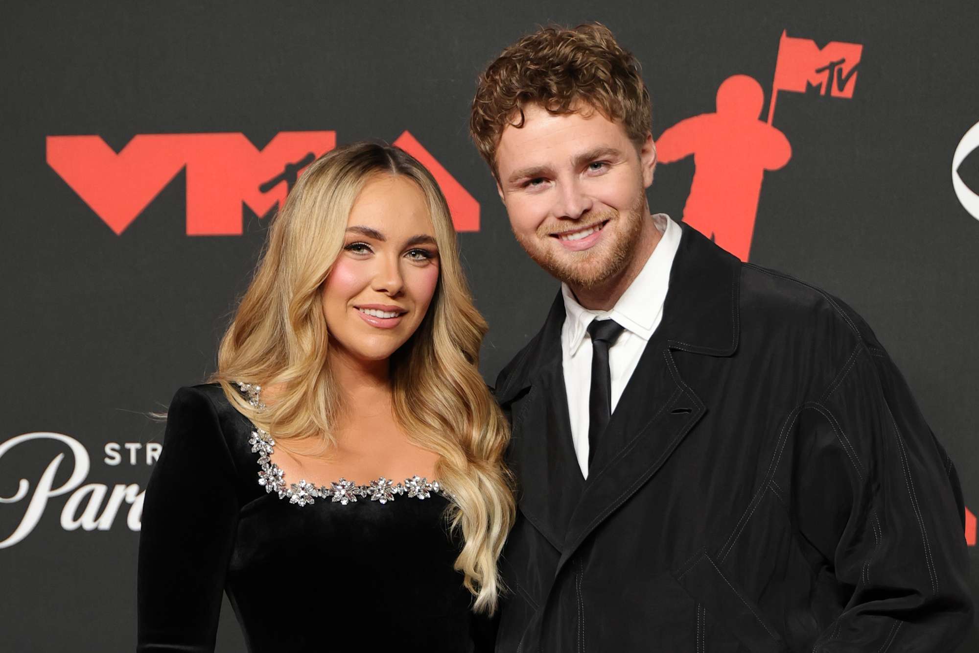 Alex Warren wrote hit 'Ordinary' about wife Kouvr Annon — their story from Snapchat to marriage — People.com