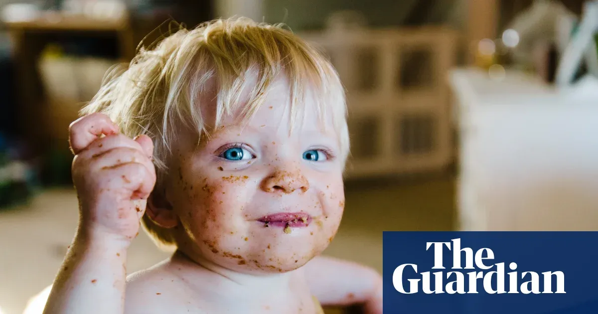 Dump dinners: spaghetti served straight onto the table — I.guim.co.uk