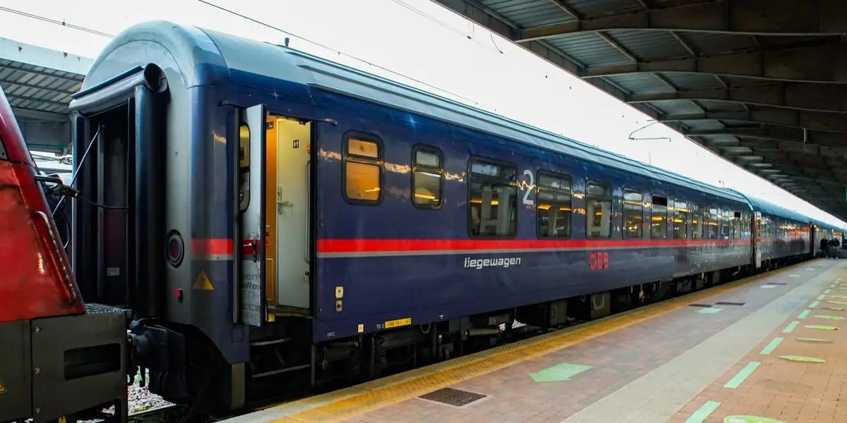 Shared sleeper cabin on an overnight European train: review — I.insider.com