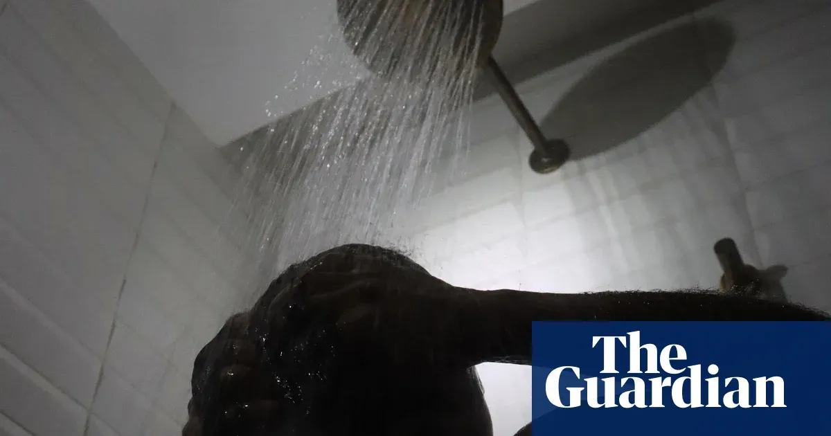 Dark showering: showering with the lights off — I.guim.co.uk