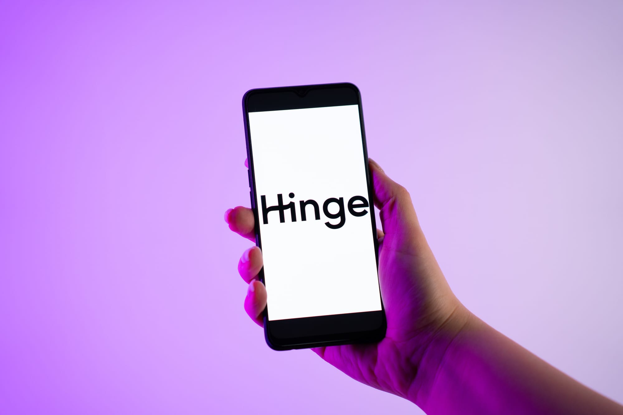 Hinge will try Tinder-style facial recognition scans — Helios-i.mashable.com