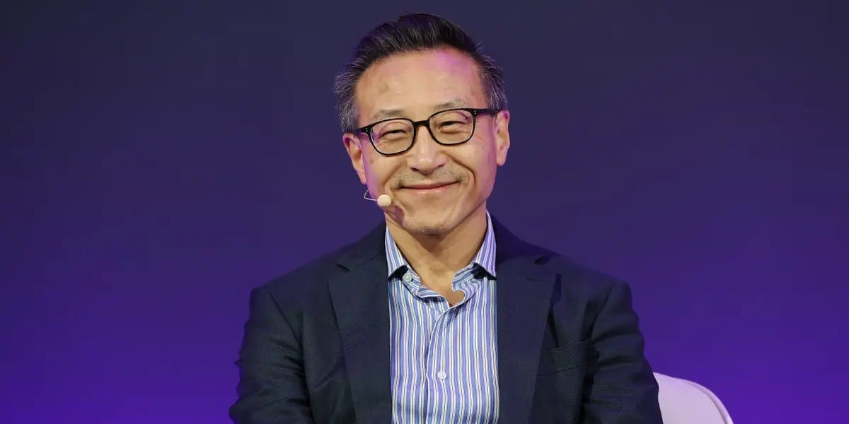 Alibaba's cofounder Joe Tsai shares 2 traits good employees should have — i.insider.com