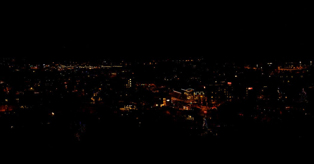 2 Dead After Police Helicopter Crashes in Arizona — static01.nyt.com