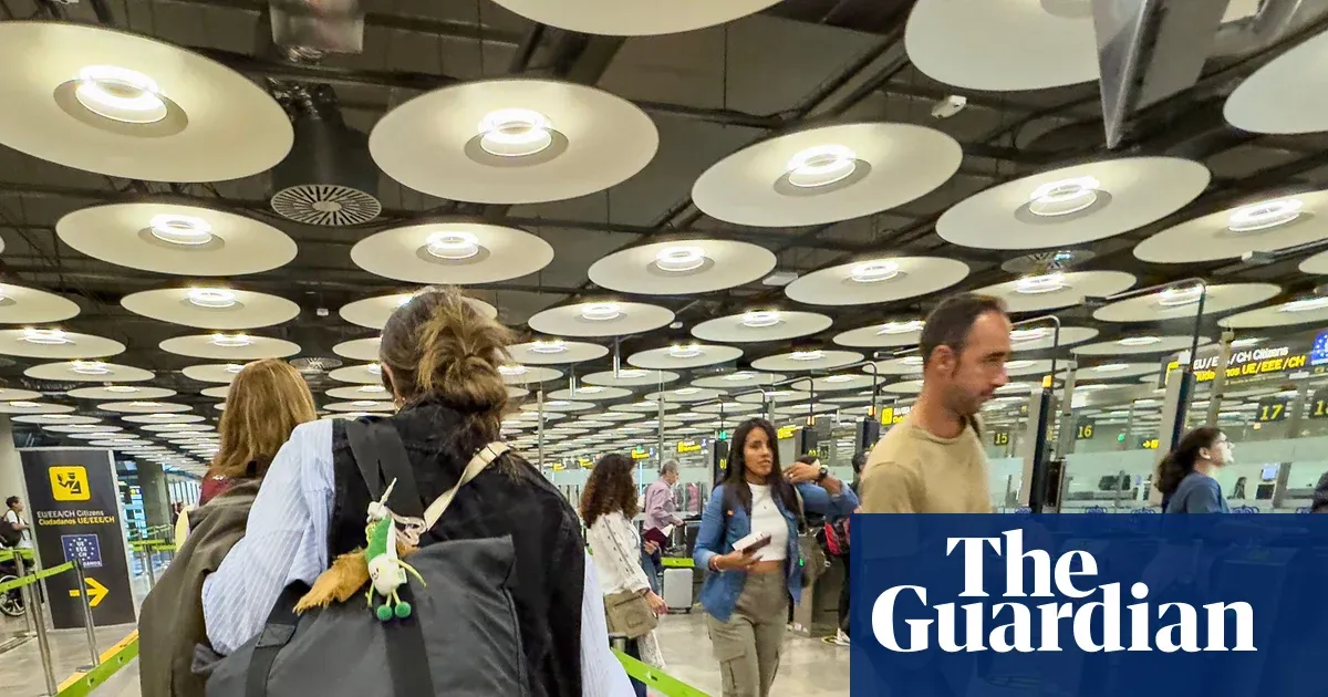 Travel industry fears summer disruption from new biometric checks — i.guim.co.uk