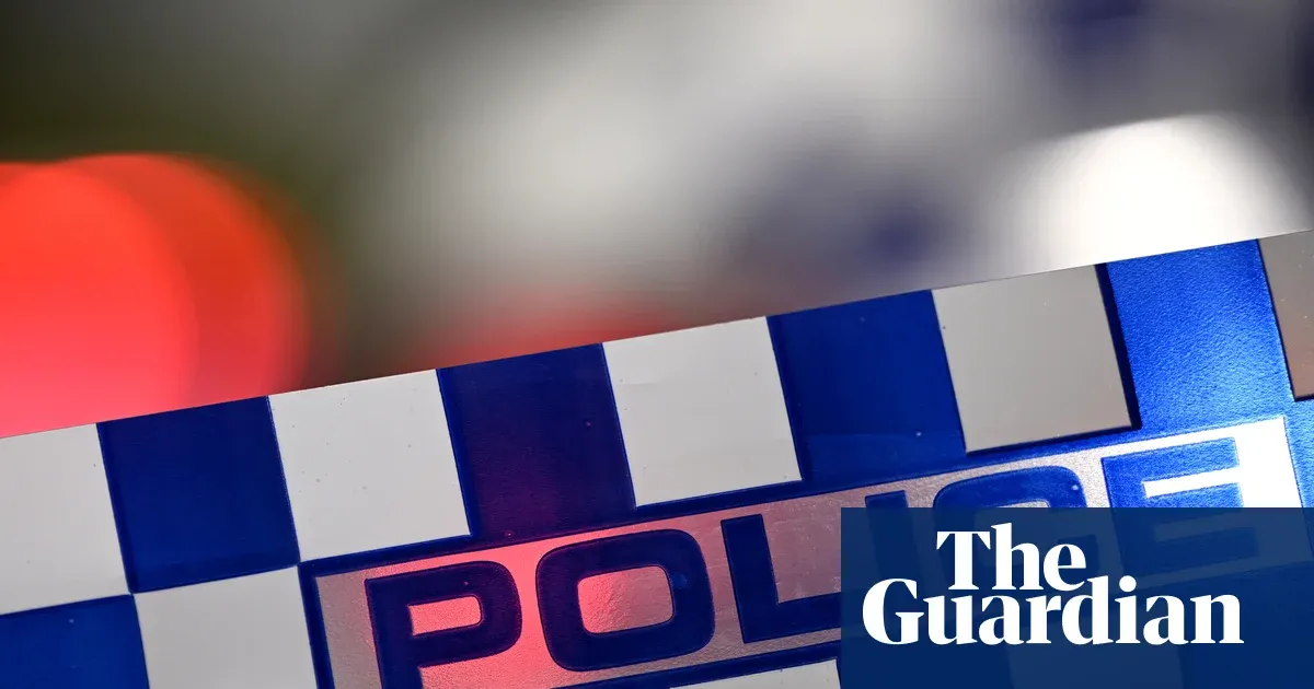 Man shot dead by NSW police after home invasion and stabbing in Tuncurry — i.guim.co.uk