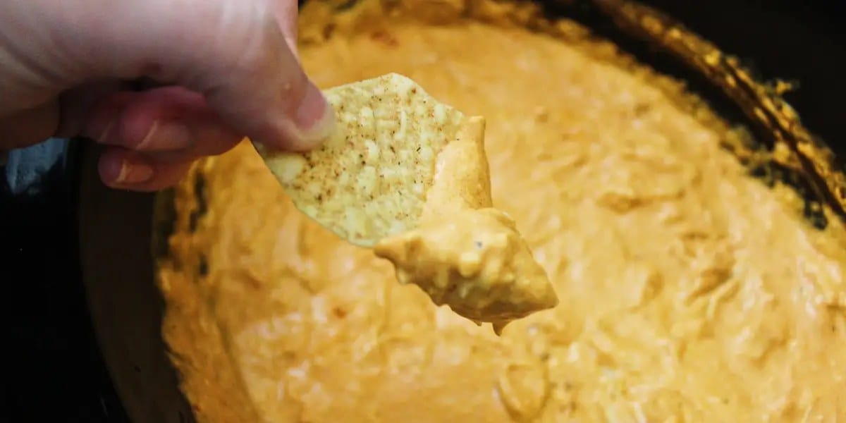I make this 6-ingredient slow-cooker Buffalo chicken dip every game day — Businessinsider