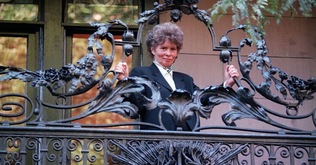 Suzannah Lessard Dies at 81; Memoirist and Stanford White Descendant — NYT > Style