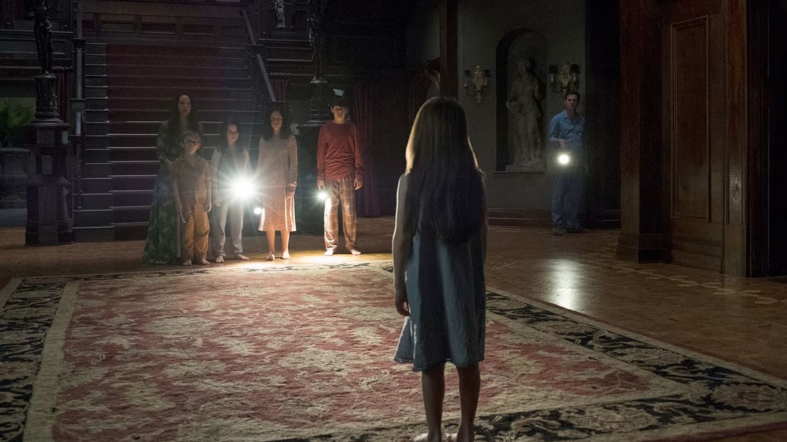 The Haunting of Hill House Remains Essential Viewing — Movieweb