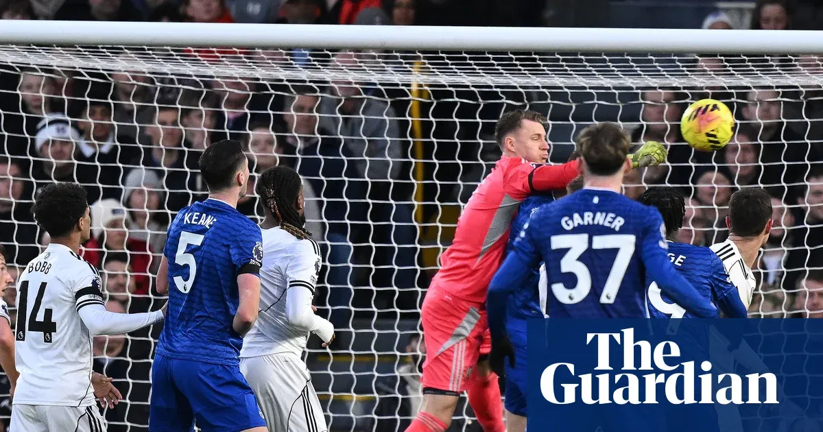 Everton win battle of own goals as Leno’s late blunder seals comeback — Football | The Guardian
