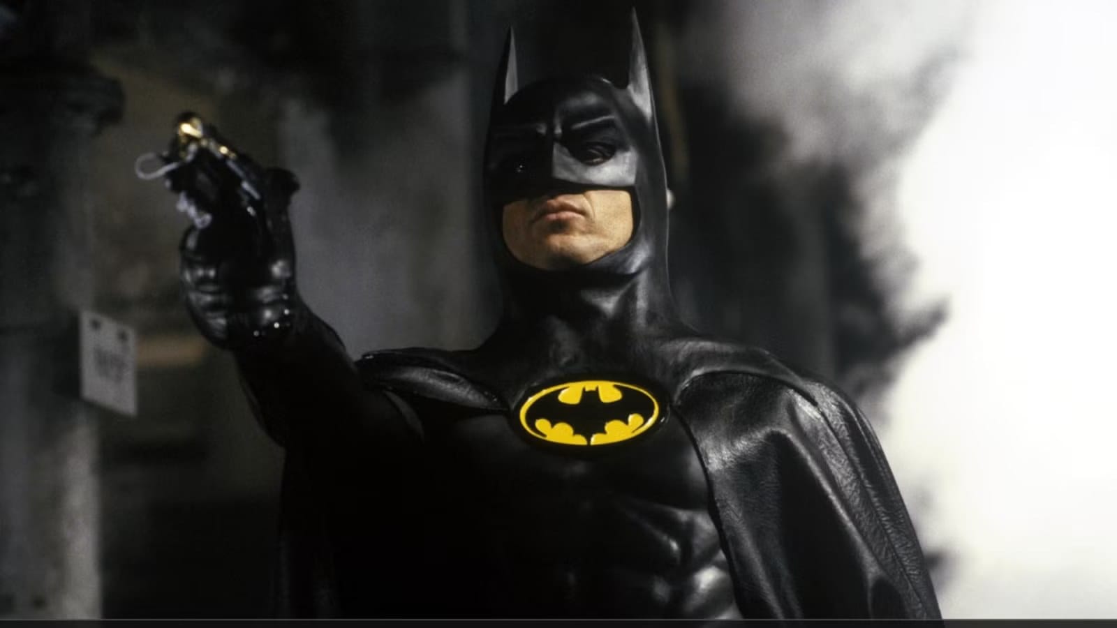 Michael Keaton Returns as Batman at Harvard Hasty Pudding — Movieweb