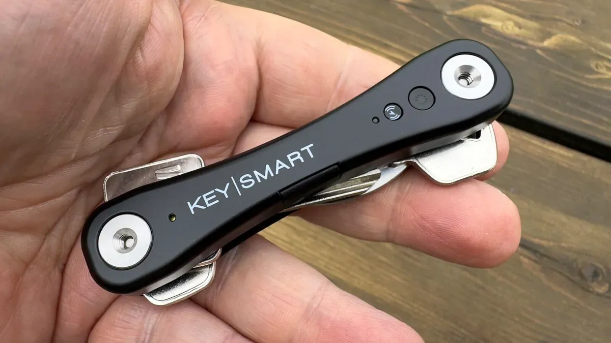KeySmart iPro key holder packs Find My tracking, LED light and USB-C charging — Latest news
