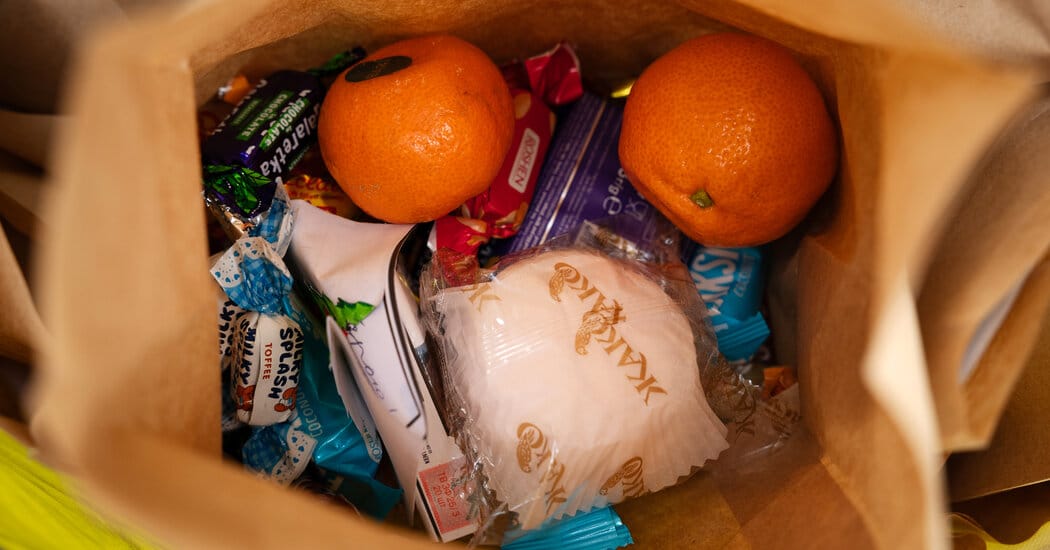 These Ukrainian Drones Don’t Just Kill. They Deliver Oatmeal Cookies. — NYT > World News