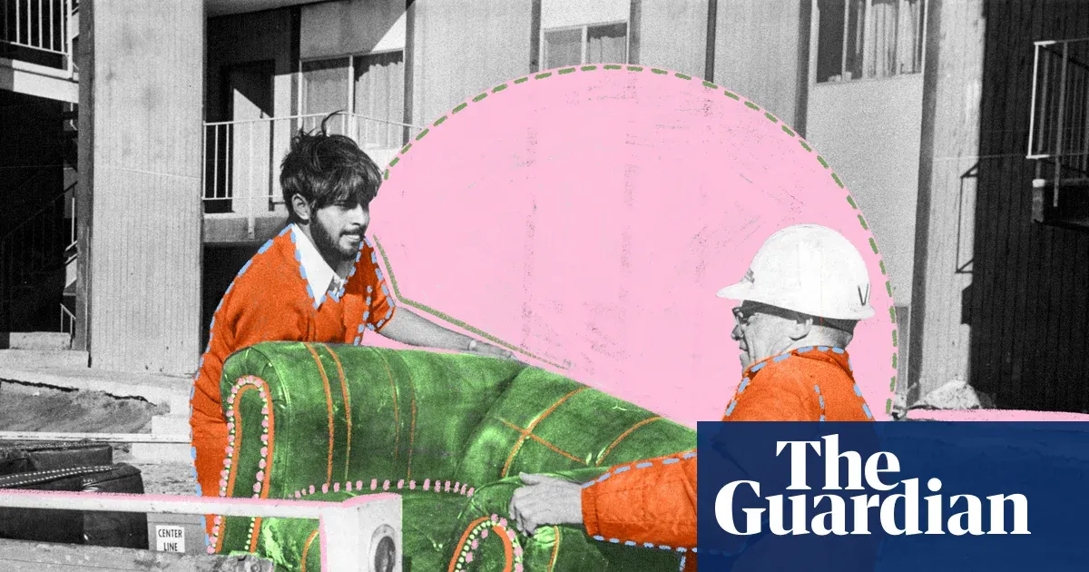 The kindness of strangers: burly gym-goer helps move stranded couch — Lifestyle | The Guardian