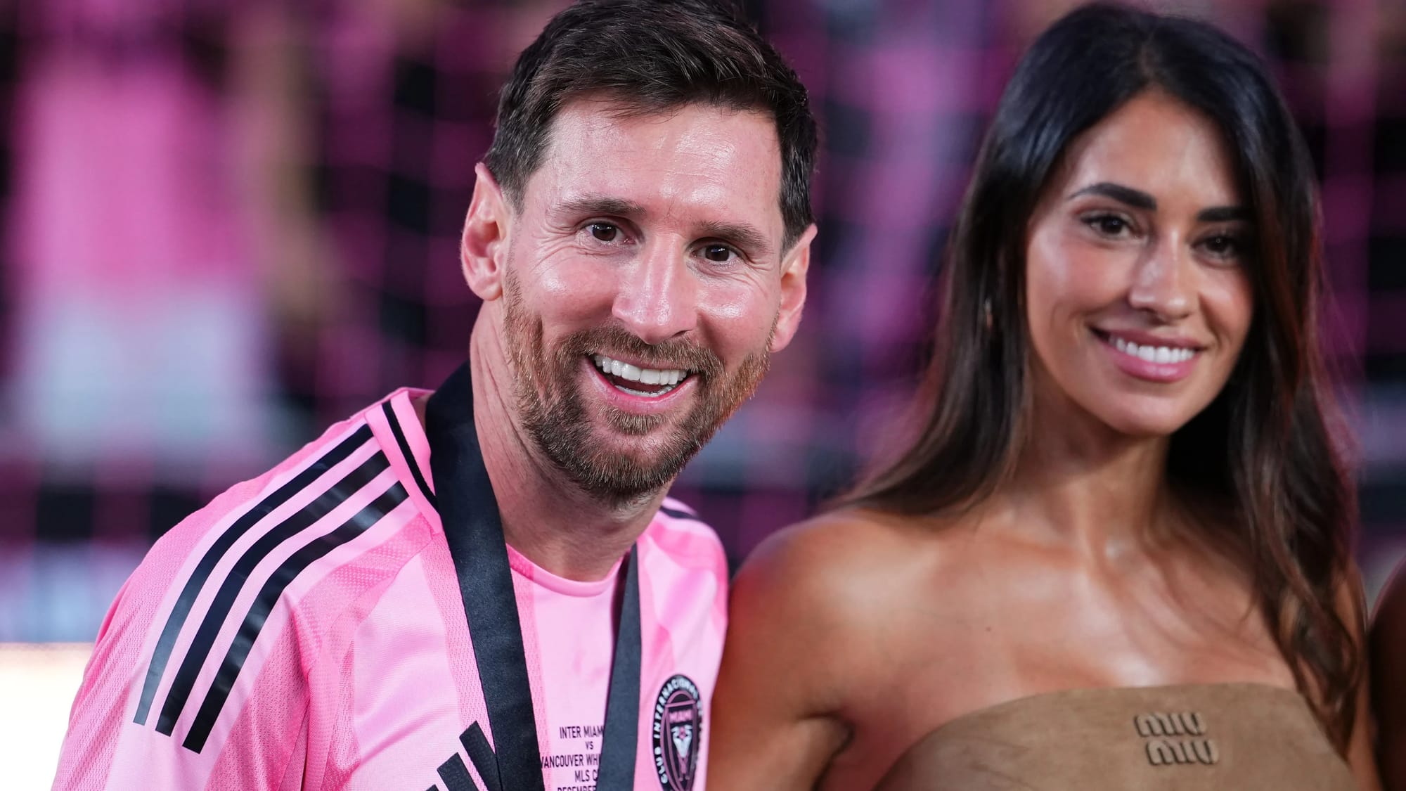 Antonela Roccuzzo shows off giant Valentine’s Day gift from Lionel Messi — Goal