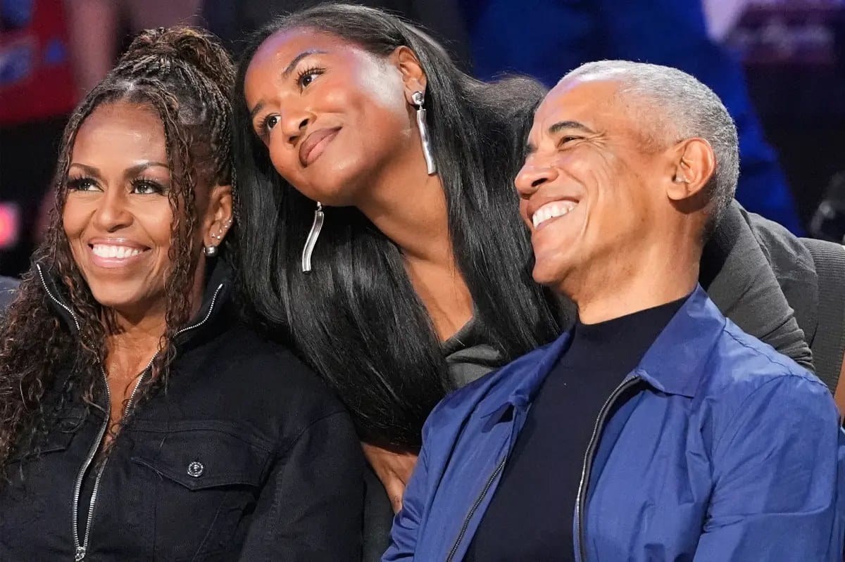 Barack, Michelle Obama's daughter Sasha makes rare courtside appearance — Pagesix