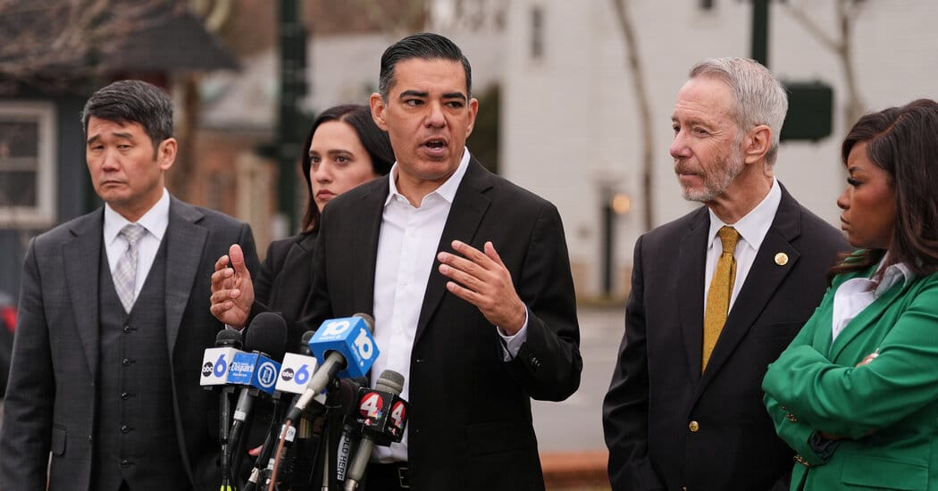 Ex-C.E.O. Says Epstein ‘Conned’ Him, but Democrats Are Skeptical — NYT > U.S. > Politics