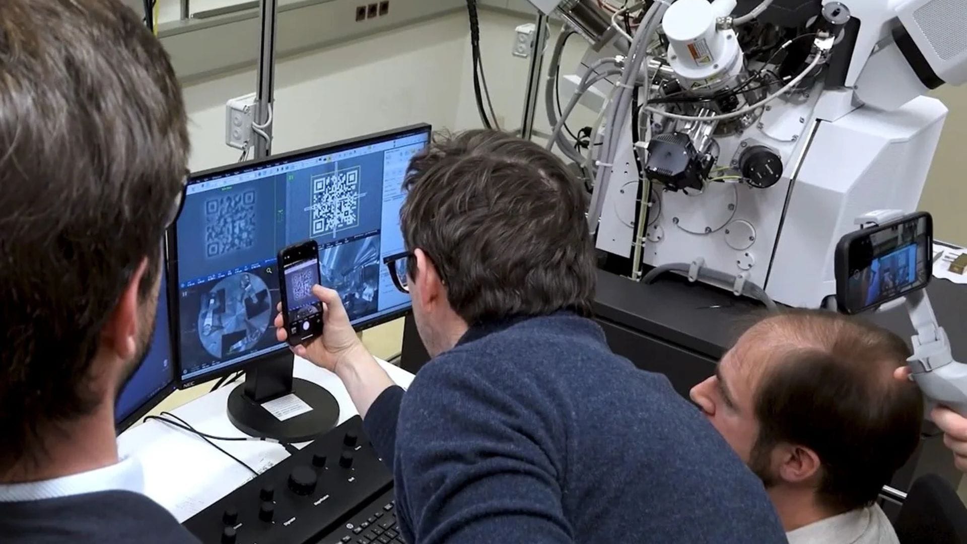 World's smallest QR code measures just 1.98 square micrometers — Pcgamer