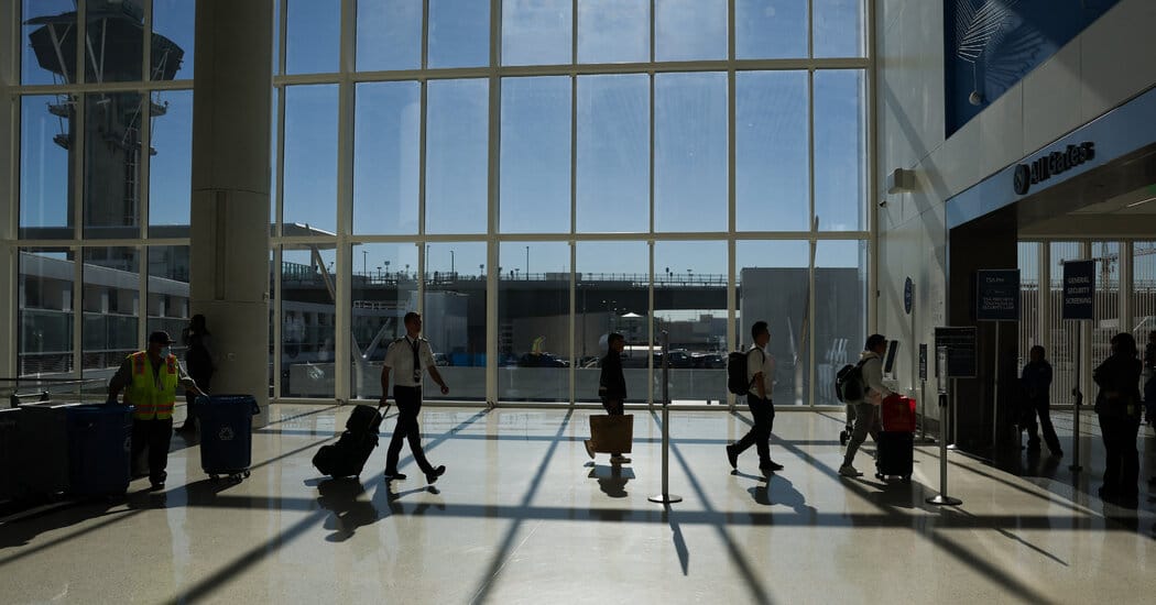 Why the United States Is Seeing an Ongoing Tourism Slump — NYT > Business