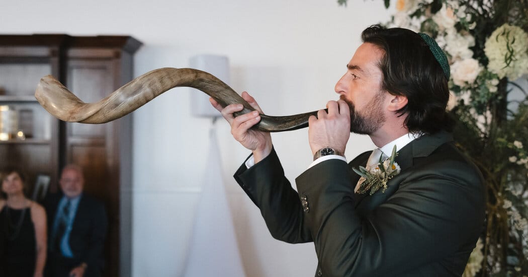 She Didn’t Expect to Date a Shofar Player — NYT > Style