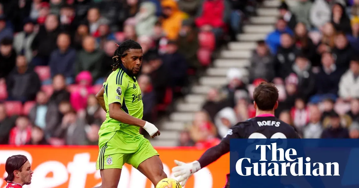 Alex Iwobi seals Fulham’s victory at Sunderland after Raúl Jiménez double — Football | The Guardian