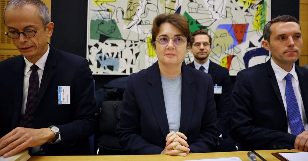 Louvre Director Resigns After Crown Jewels Heist — NYT > World > Europe