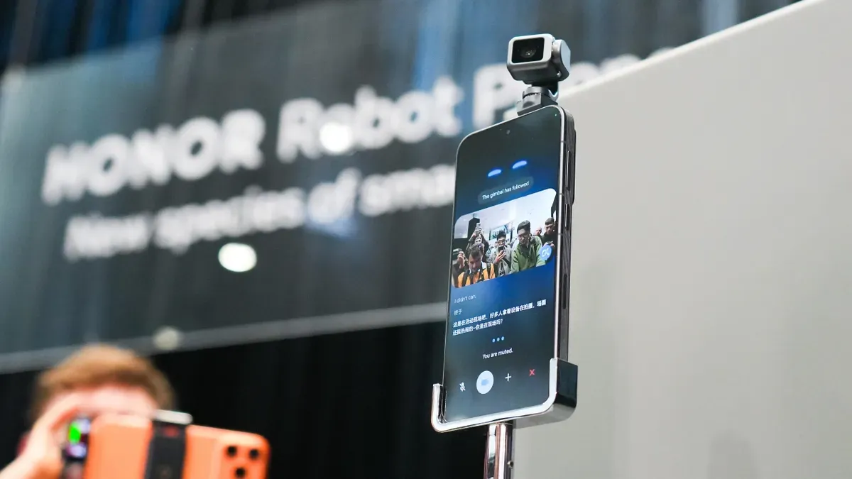 Honor Robot Phone showcases gimbal camera that pops out and dances — Latest news
