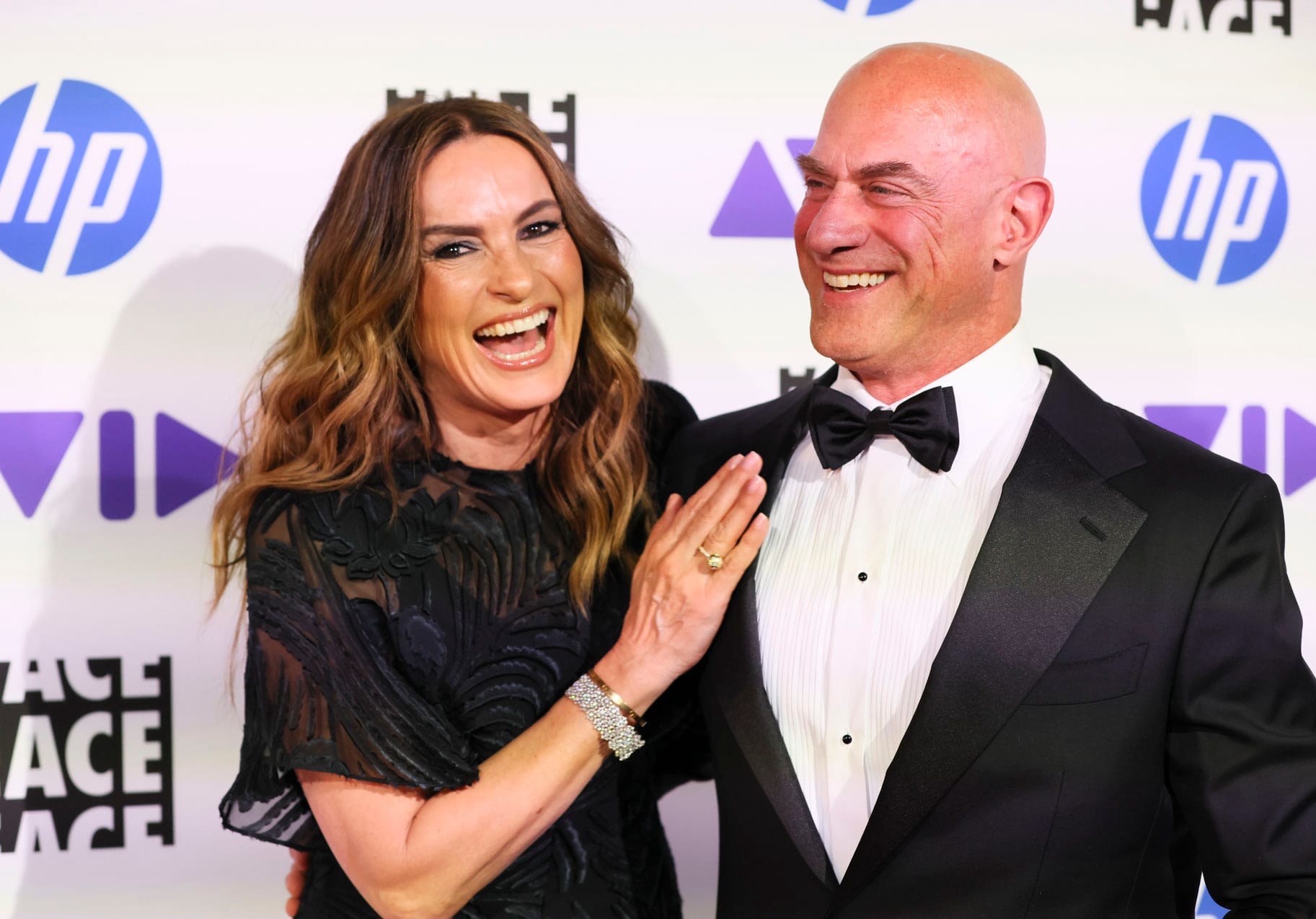 Mariska Hargitay & Chris Meloni Giggled at a Sweet Red Carpet Reunion — Nbc