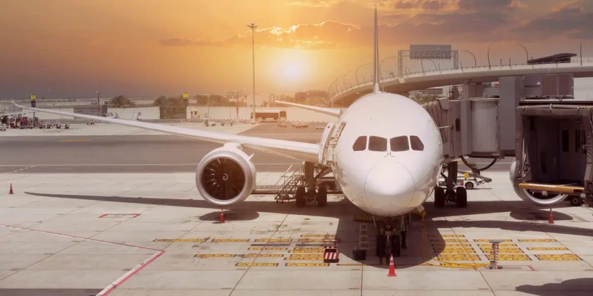 Wealthy charter planes and hire drivers to evacuate the Middle East — Businessinsider