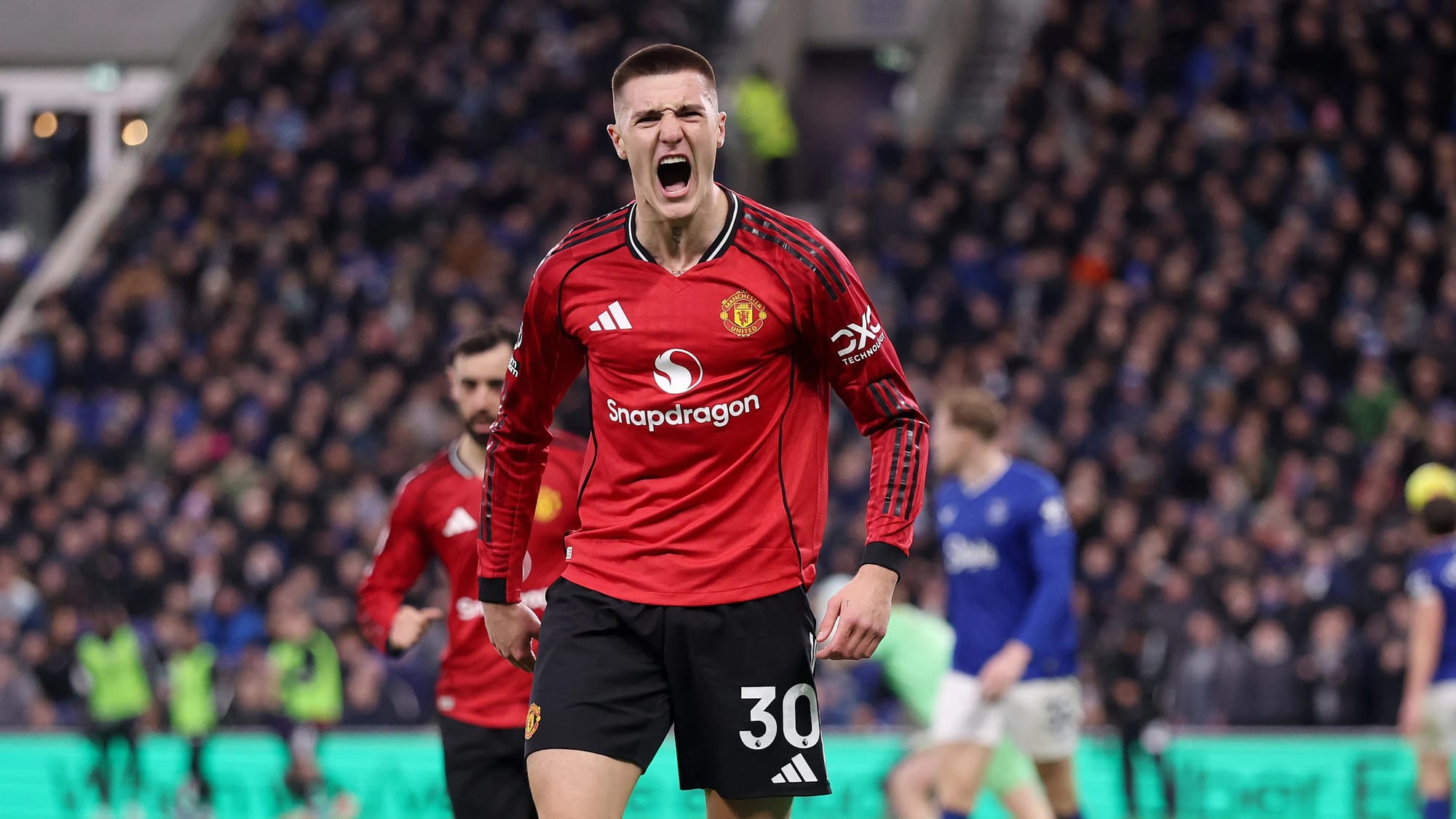 How a shirt and an AI video helped Man Utd land Benjamin Sesko — Goal