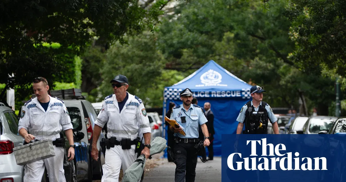 Man shot dead by police in Potts Point after allegedly assaulting two women — World news | The Guardian