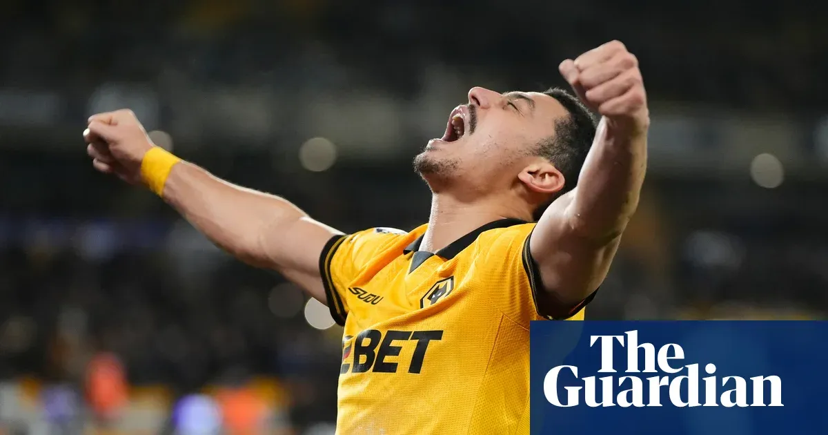 Wolves’s André stuns Liverpool with last-gasp winner to pile pain on Arne Slot — Football | The Guardian
