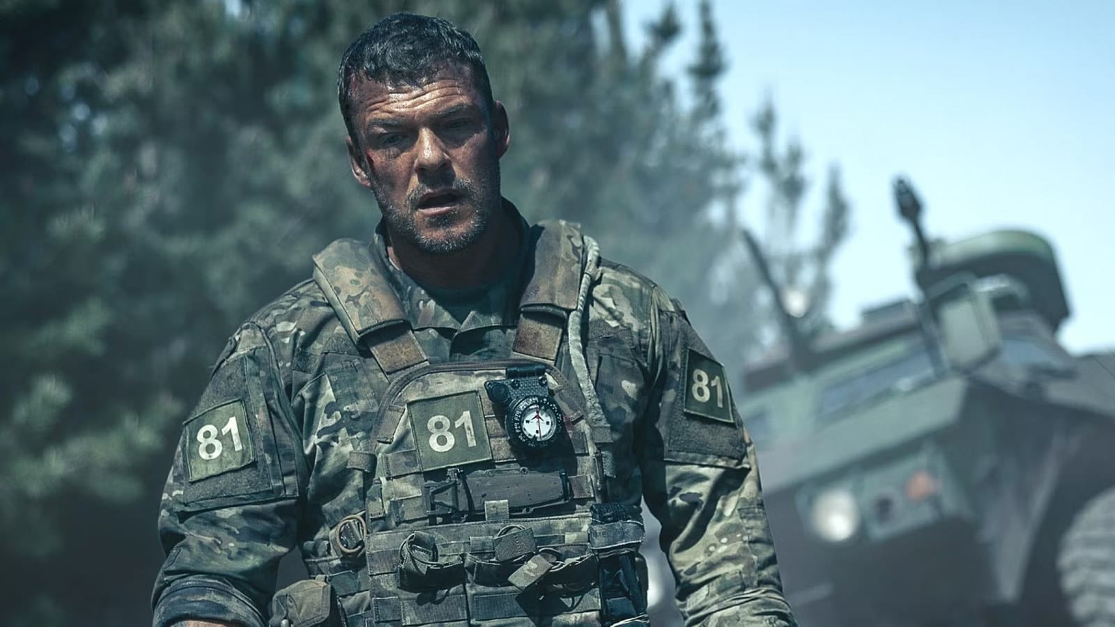 War Machine review: Alan Ritchson leads a humorless Predator clone — Movieweb