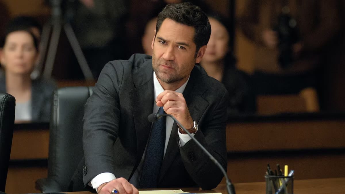 Smallville Enters Netflix's Worldwide Top 10, Bumping The Lincoln Lawyer — Collider