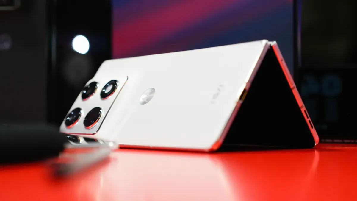 Motorola Razr Fold preview: stylus on both screens and big battery — Latest news