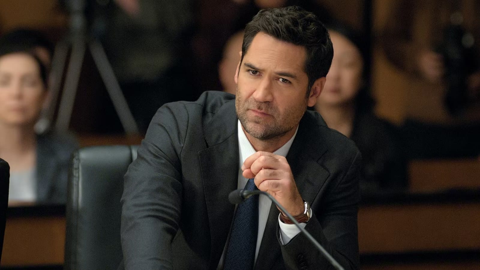 10 Crime Books That Deliver the Same Thrill As Netflix's 'The Lincoln Lawyer' — Collider