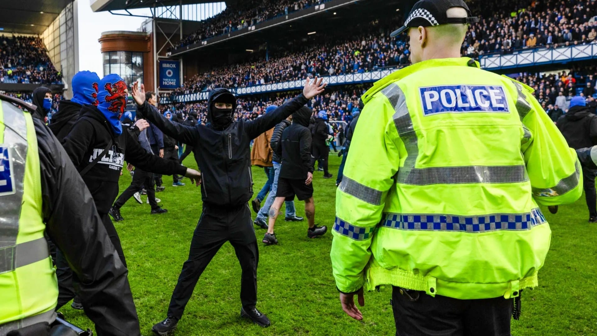 Old Firm pitch invasion mars Scottish Cup quarter-final at Ibrox — Goal