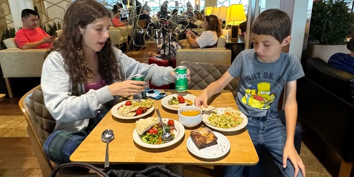 Lounge access transformed travel with my kids — Businessinsider