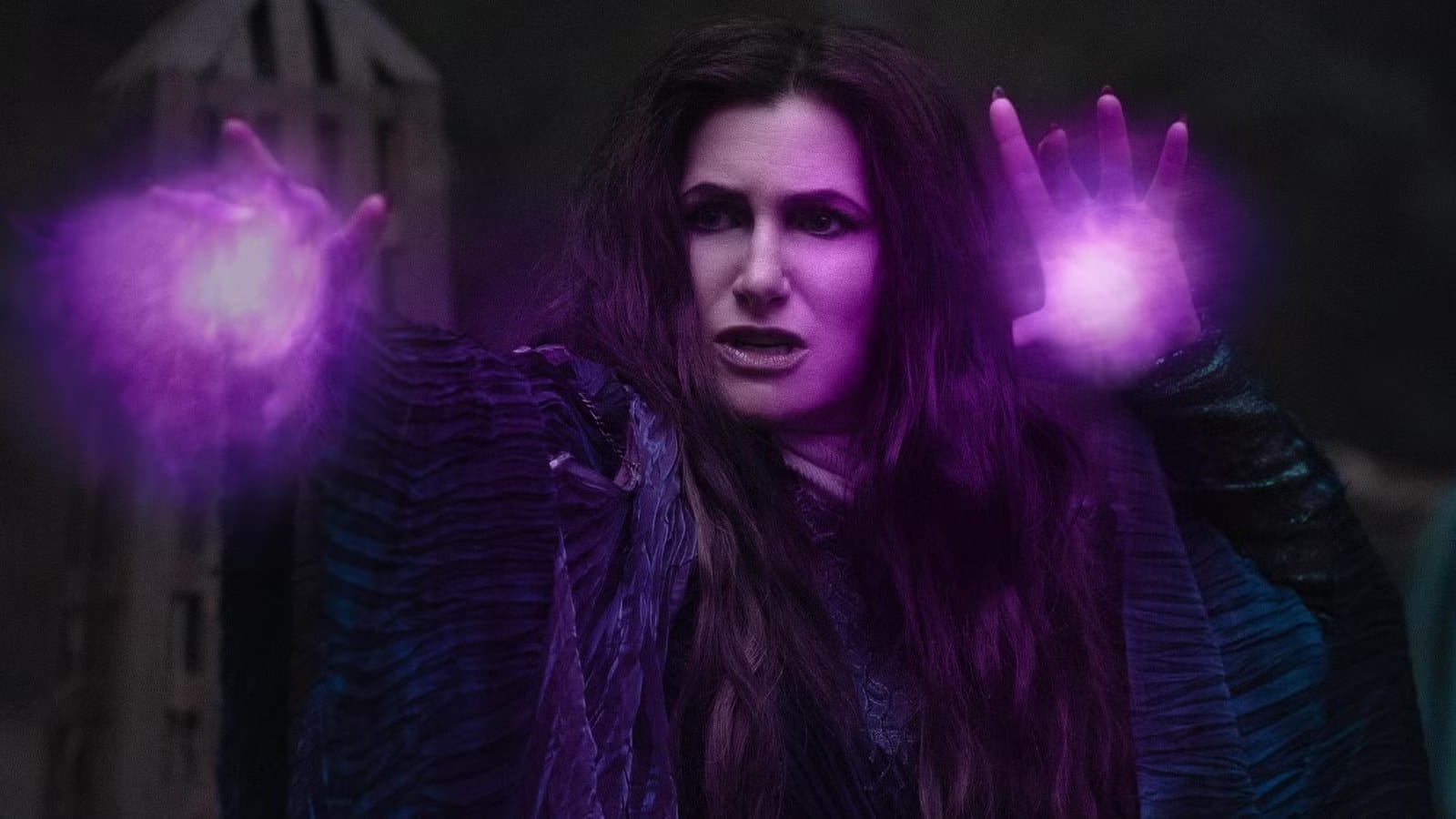 Kathryn Hahn Cast as Mother Gothel in Disney's Live-Action Tangled — Movieweb
