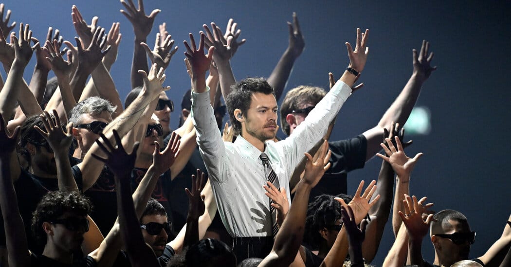 Harry Styles and Eight Boy Band Stars Who Went Solo — NYT > Arts
