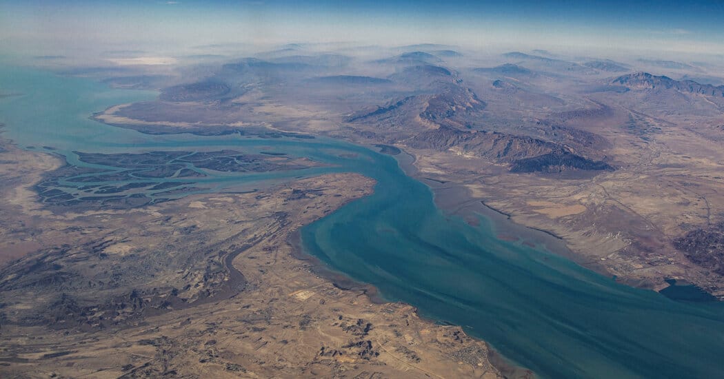 U.S. strikes 16 Iranian mine-laying vessels near Strait of Hormuz — NYT > World News