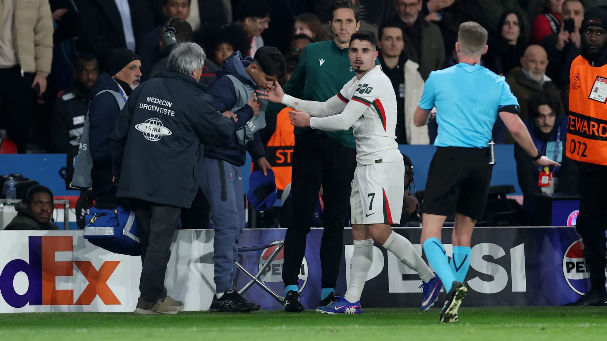 Pedro Neto criticised for shove on ball boy during Chelsea's loss to PSG — Goal