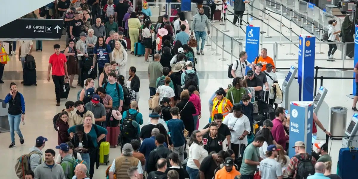 Tips to avoid long TSA lines as staffing shortages stretch waits — Businessinsider